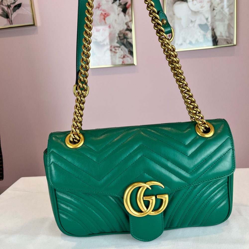Green Gucci Small GG Marmont Matelasse Shoulder Bag - Picture 16 of 17